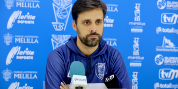 Alejandro Alcoba, en la rueda de prensa oficial del club.