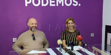 El candidato al Senado, José Ouviña, junto Gema Aguilar, candidata del Congreso.