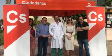 Cs instaló este lunes una carpa informativa en el Hospital Comarcal.