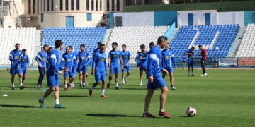 La plantilla azulina se ejercitaba en la matinal de ayer miércoles en el estadio municipal Álvarez Claro.