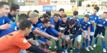 El Cadete de la Unión Deportiva Melilla ya levantó el trofeo de campeón de Copa.31D-1