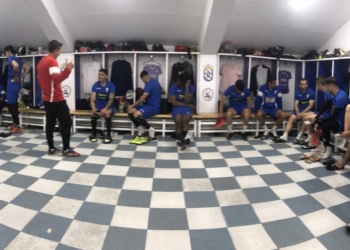 Los jugadores de la primera plantilla, en el vestuario del estadio municipal Álvarez Claro.