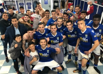 Celebración de otros tres nuevos puntos por parte de la plantilla unionista en el vestuario del estadio municipal Álvarez Claro.