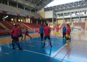 Jugadores melillenses, en un calentamiento.