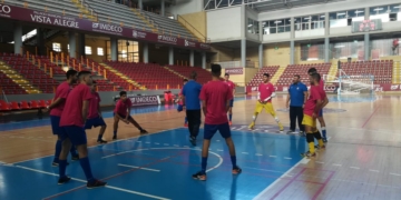 Jugadores melillenses, en un calentamiento.