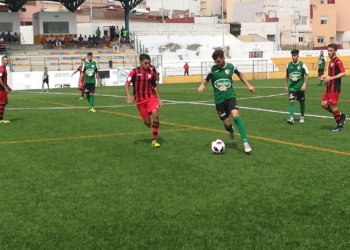 Los cadetes del Torreblanca CF lograron golear a los anfitriones en el debut en el Campeonato de España.