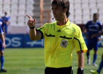Colegiado que estará este domingo en el estadio municipal Álvarez Claro.