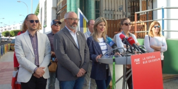 La candidata del PSOE de Melilla al Senado, Cristina Morales, en una acto de campaña en el CEIP Reyes Católicos.