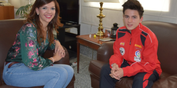Sabrina Moh recibe en su despacho al joven Anxo Vidal