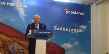 Juan José Imbroda, al inicio de la rueda de prensa de este lunes.