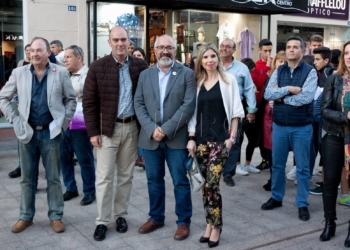 Los candidatos al Congreso y al Senado de PSOE por Melilla, Miguel Aparicio, Jaime Bustillo y Cristina Morales, posan en el fin de campaña. Foto: Liazid Abm