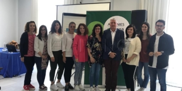 Daniel Ventura, consejero de Bienestar Social, con algunos de los responsables de la formación que se imparte en Melilla.
