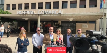 El PSOE ha ofrecido este lunes una rueda de prensa desde el Hospital Comarcal.