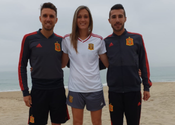 Lorena Asensio, flanqueada por José Cintas y el también melillense Mario Soria defenderán en Salou la elástica de la selección española.