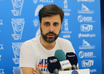Alejandro Alcoba acudía en la matinal de ayer a la sala de prensa del pabellón Javier Imbroda Ortiz para hablar sobre el encuentro de esta noche frente al Rio Ourense Termal.