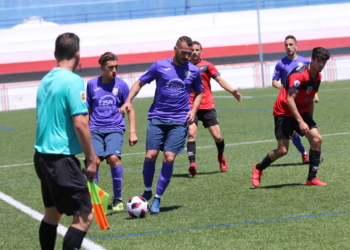 Los jugadores del River Melilla CF se despedían el pasado domingo de la Tercera División en el terreno de juego de la UD San Pedro.