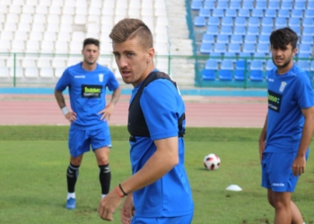 El defensor de la escuadra azulina, durante el entrenamiento celebrado ayer por la mañana en el Álvarez Claro.