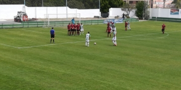Tejada, de falta directa, consiguió marcar el tercer gol del Juventud de Torremolinos en el encuentro disputado la pasa jornada frente al River Melilla.