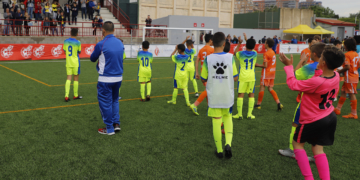 La selección melillense se despedía del Nacional aplaudiendo a los espectadores.
