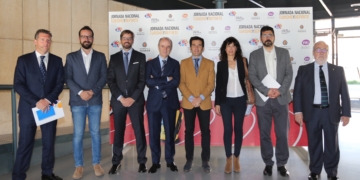 Ángel Guerrero, segundo por la izquierda, en unas jornadas deportivas en Soria hace escasos días.