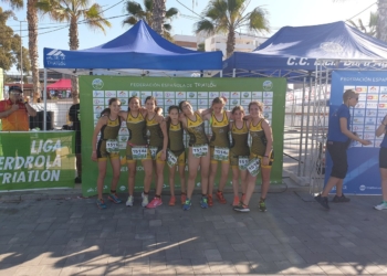 Componentes de la escuadra femenina.