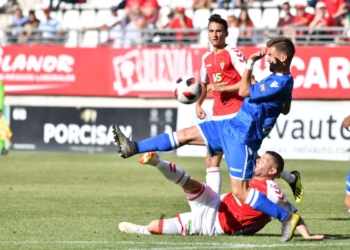Pepe Romero, en una de las jugadas de este encuentro liguero.