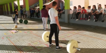 Demostración de los halteras locales, en uno de los centros docentes de nuestra ciudad.
