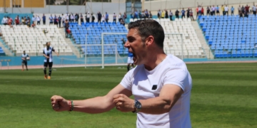 Carrión, primer entrenador azulino, en la celebración de uno de los goles.