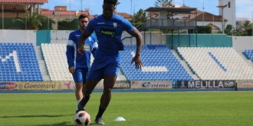 La plantilla melillense se ejercitó en la mañana de ayer.