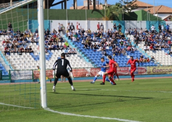 El conjunto azulino no tuvo la suerte de cara al marco contrario que en jornadas anteriores dentro del grupo IV de la Segunda División B.