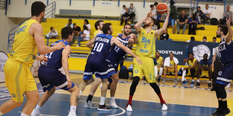 El Melilla BC logra una victoria clave para tener el factor cancha