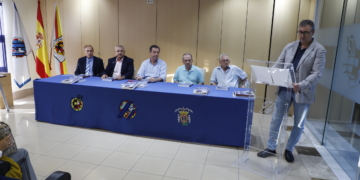 El Salón de Actos de la Real Federación Melillense de Fútbol acogió la presentación del libro.