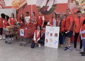 Cruz Roja recoge alimentos para un desayuno solidario