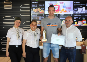 Txemi Urtasun recoge su trofeo MVP McDonald’s
