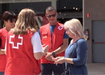 La Cruz Roja conciencia sobre el peligro del tabaco en Parque Murias