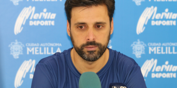 Alejandro Alcoba, en la rueda de prensa oficial del club de nuestra ciudad.
