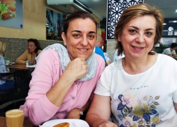 La candidata de UPYD a la Ciudad aprovecha para desayunar con su hermana