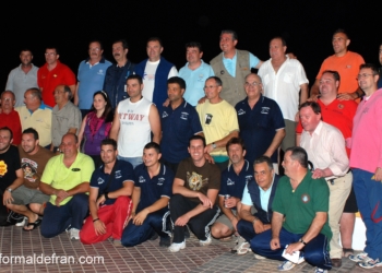 Imagen de los participantes en la primera edición de este Campeonato de Pesca que se ha consolidado en el calendario deportivo anual de los periodistas deportivos melillenses.