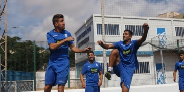 La sesión de entrenamiento celebrada en la matinal de ayer se llevó a cabo sobre el césped sintético del campo federativo de La Espiguera