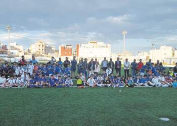 Foto de familia de los equipos que tomaron parte en la competición en la edición anterior, la sexta.