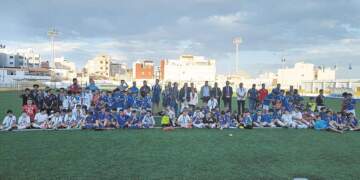 Foto de familia de los equipos que tomaron parte en la competición en la edición anterior, la sexta.