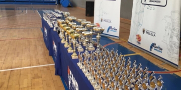 La Federación Melillense de Baloncesto llevó a cabo la entrega de trofeos de la temporada 2018-2019 sobre la pista del pabellón Guillermo García Pezzi.