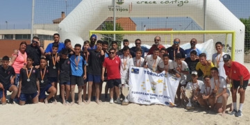 Las escuadras de nuestra ciudad en la entrega de trofeos a la finalización del último de los partidos de este Campeonato de España.