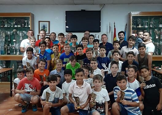 Los merengues reconocen el buen año de sus alevines