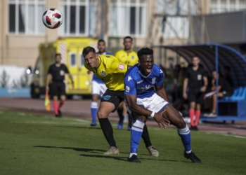 Imagen de una de las jugadas que se dieron en el partido de ida.