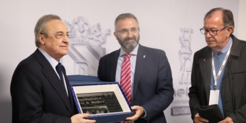 Luisma Rincón, presidente de la entidad azulina junto al del Real Madrid.