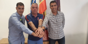Los nuevos técnicos, con el presidente del club blaugrana.