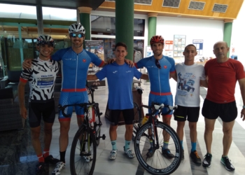 Componentes del Club Natación Melilla que se desplazaron hasta tierras almerienses.