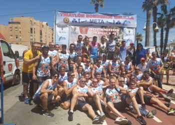 Álvaro Martínez se lleva el título en el XXIII Triatlón Bomberos Melilla