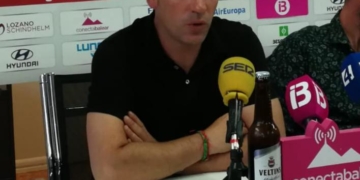 Carrión, entrenador de la escuadra de nuestra ciudad, en la rueda de prensa después del partido.